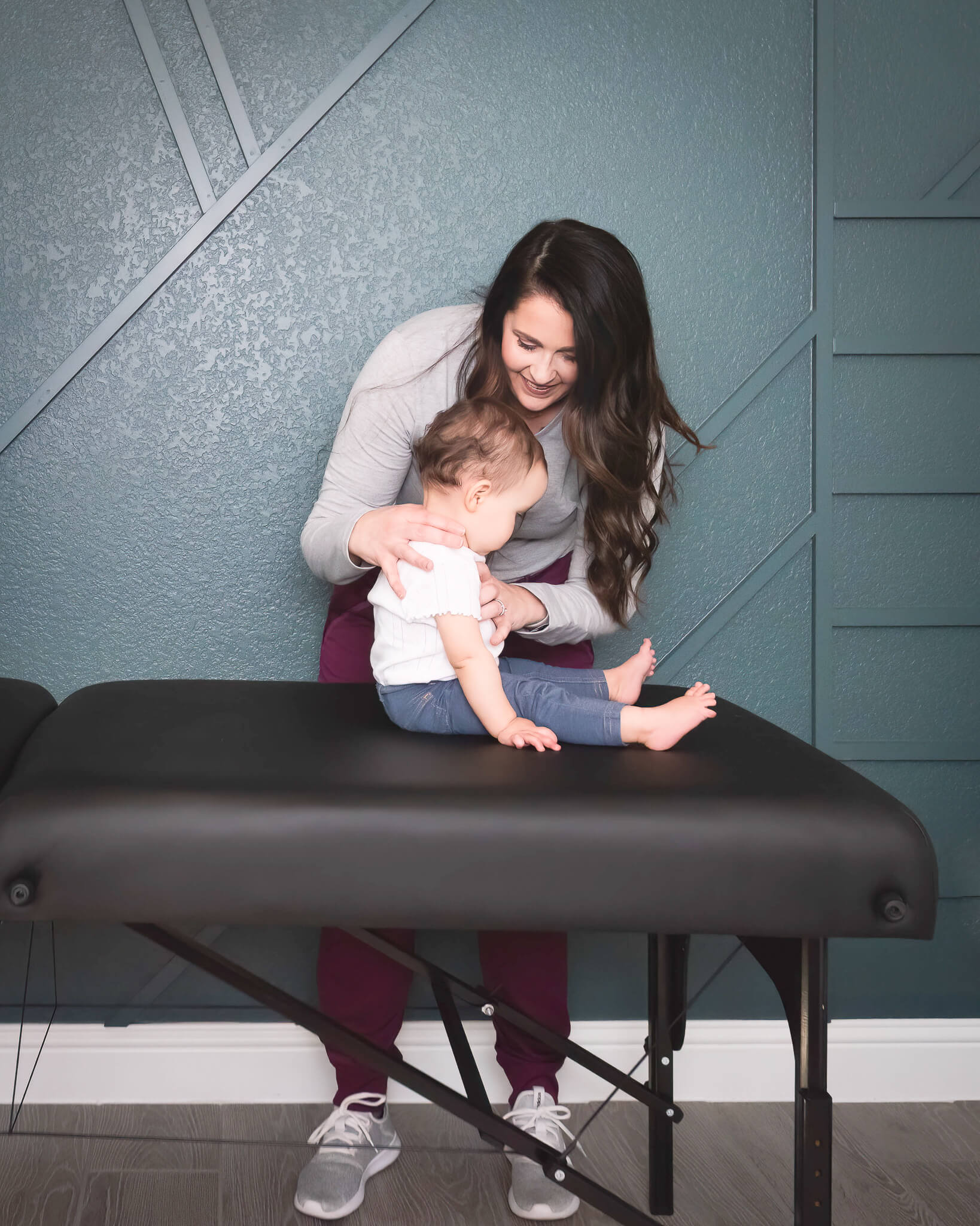 Therapist working with baby in pediatric OT setting captured by Allison Amores Photography